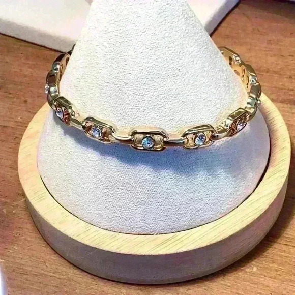 Jewelry - Vintage Gold Tone Bangle with Rhinestones